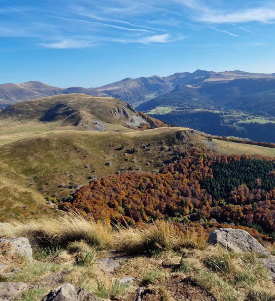 Un panorama magnifique sur la Chaine des Volcans d'Auvergne