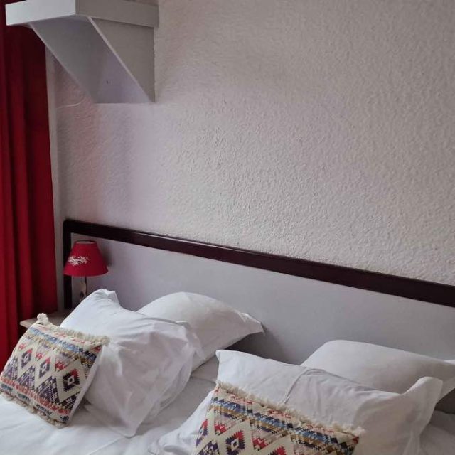 Des grandes chambres avec 4 lits, mais sans compromis sur le confort de nos chambres